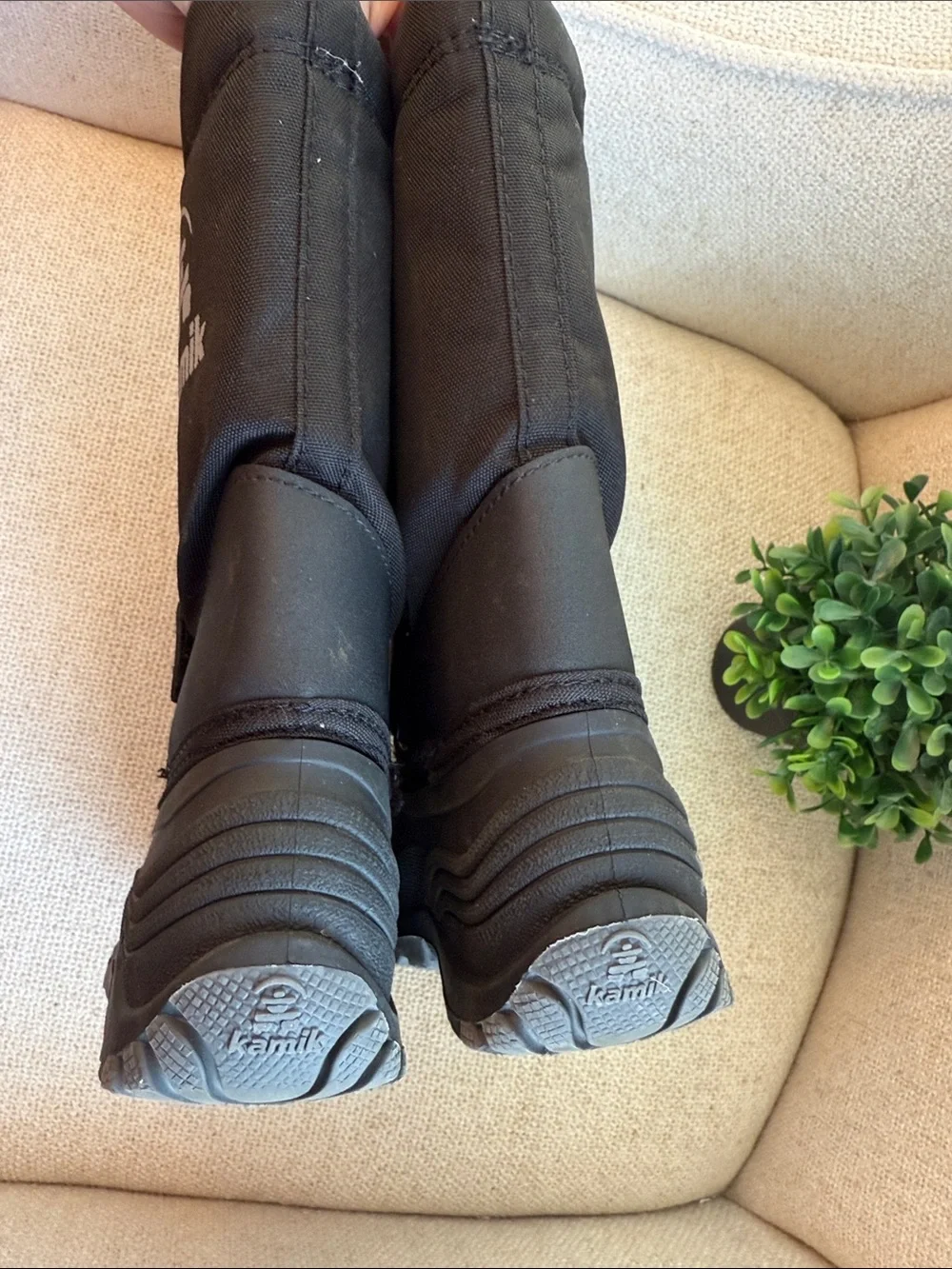 Kamik Black Kids Snow Boots with Hook-and-Loop Strap size 1